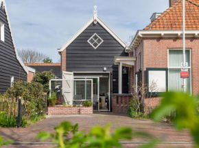 Modern holiday home with garden